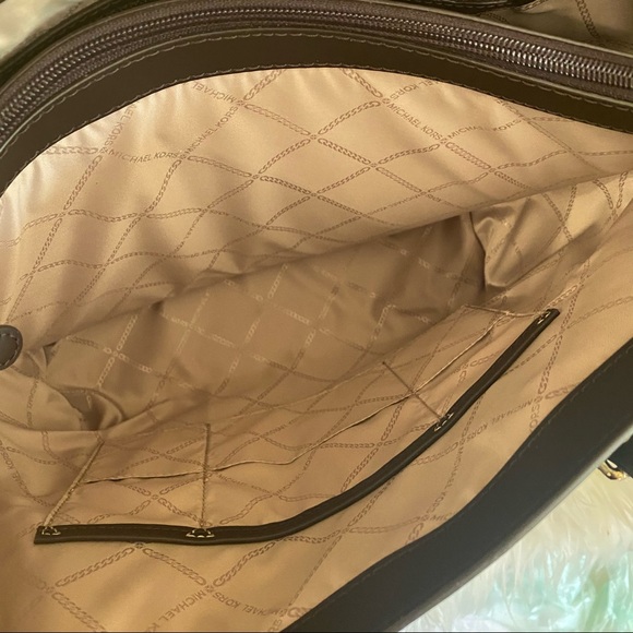 Last one✨Michael Kors large voyager shoulder tote bag - Picture 16 of 16